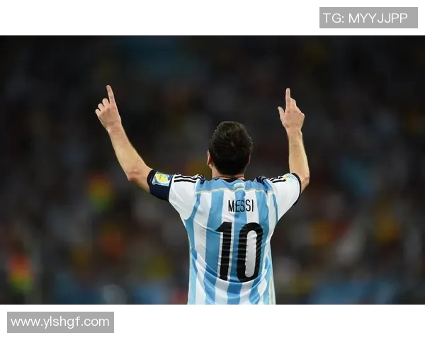 足球明星背影高清照片展现运动魅力与风采的完美瞬间 足球明星背影高清照片展现运动魅力与风采的完美瞬间